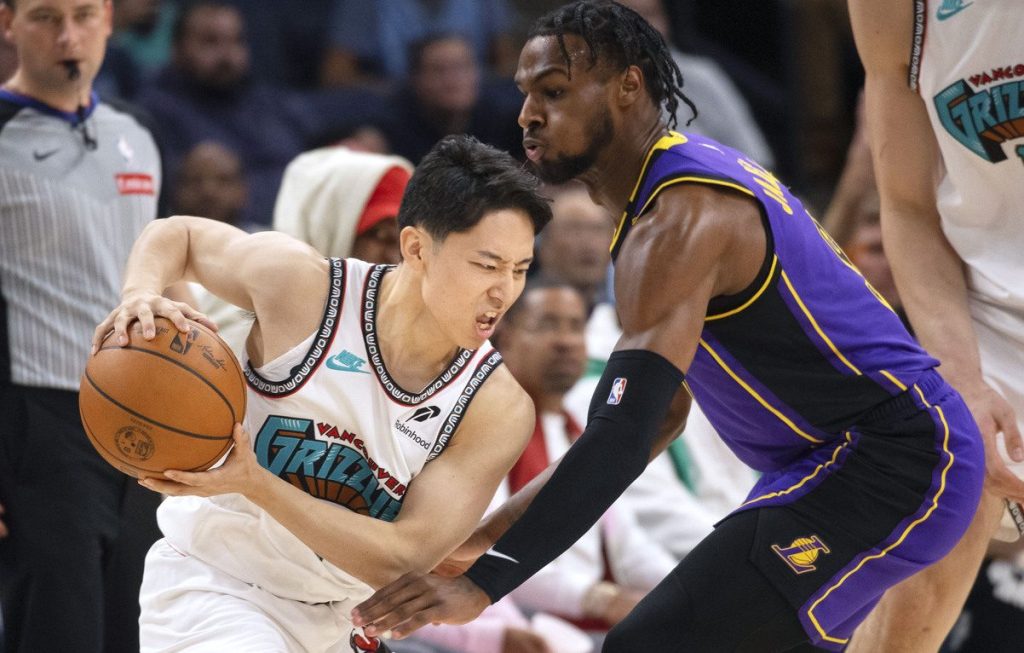 Who is the Shortest Player in the NBA Currently? Is He Good? 1 Shortest Player in the NBA Currently