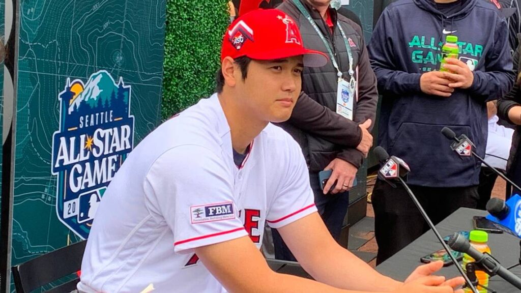 Is The New Shohei Ohtani Autograph Style a Collector's Nightmare? 5 Ohtanipresser