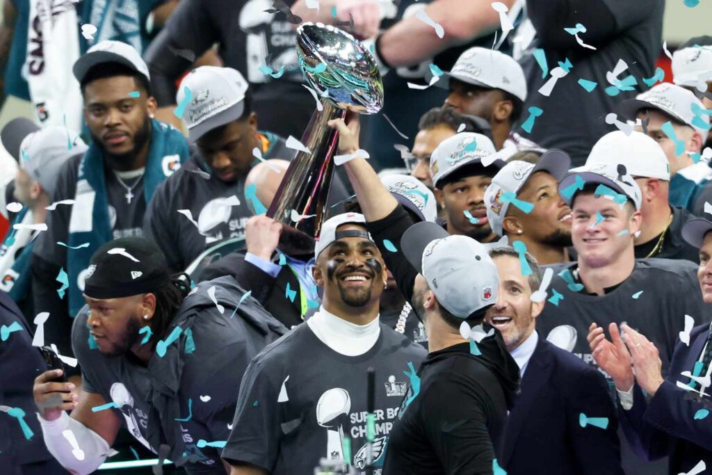 super bowl parade philadelphia eagles win trophy 021025 750d73f564504c5cbf23d8b9d10519ad